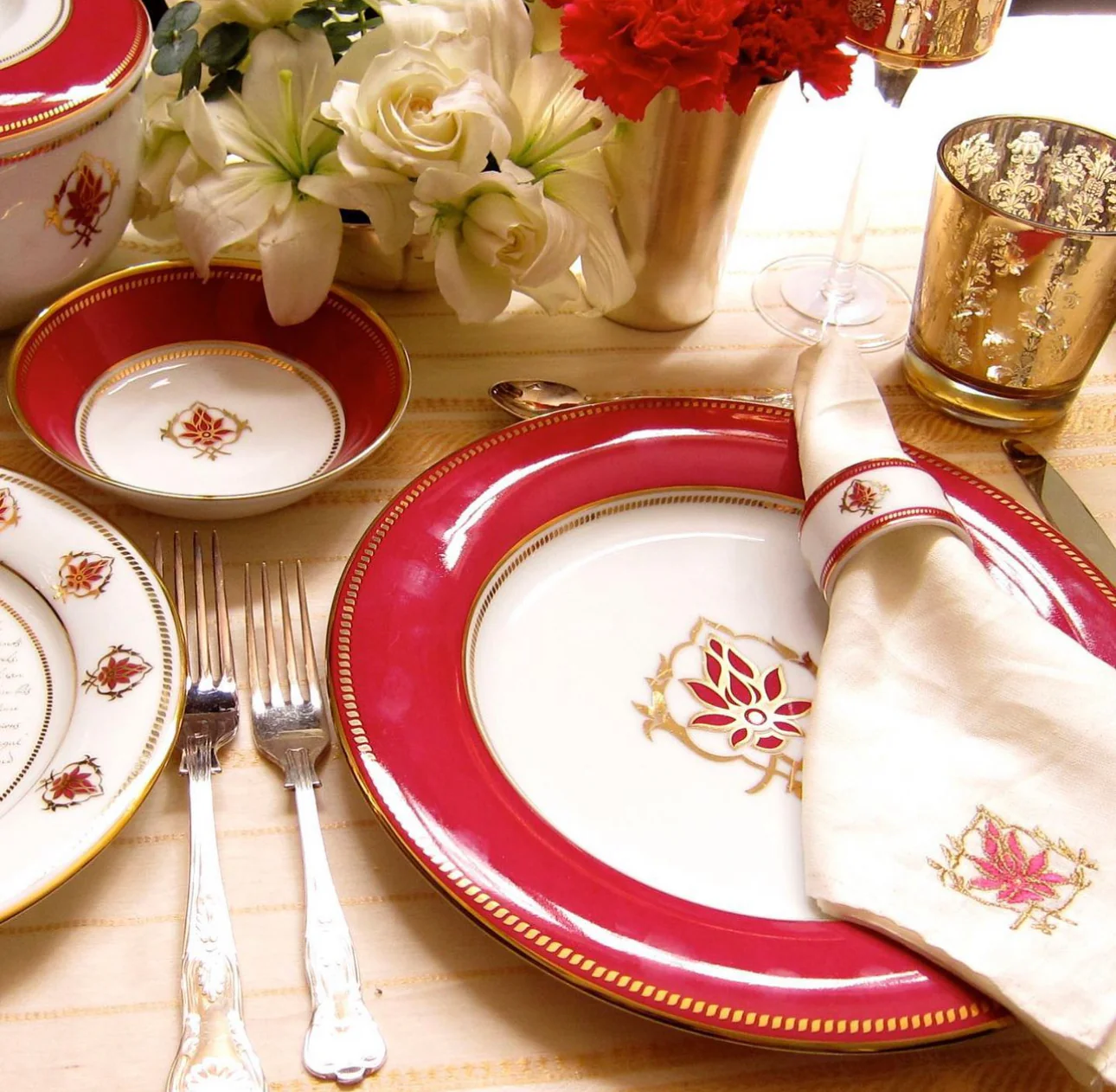 The Lotus at Fatehpur Dinner Set (27-Piece) - Image 7